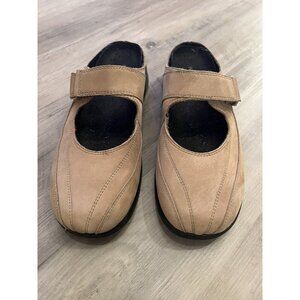 Naturalizer Women’s Tan Slip On Adjustable Strap Clogs Size 7